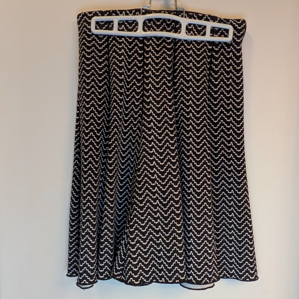Ricki's Black and White Trumpet Skirt